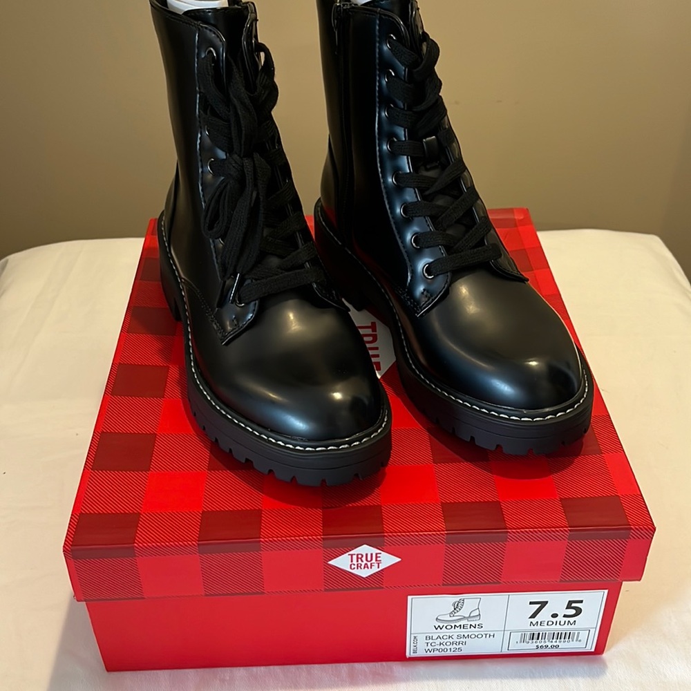 Combat boot